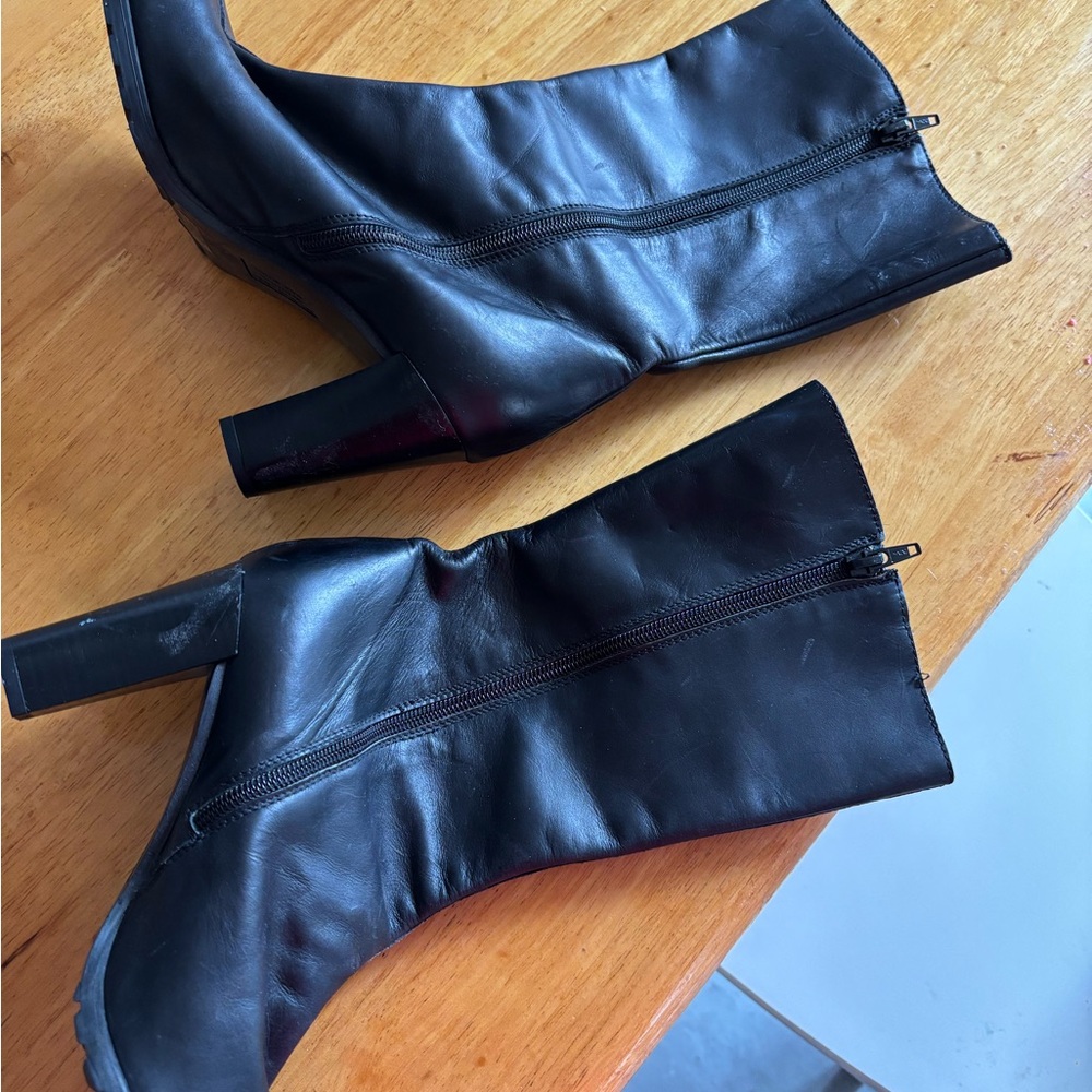 Women’s American Eagle Outfitters Black leather Mid-Block Heel Ankle Boots